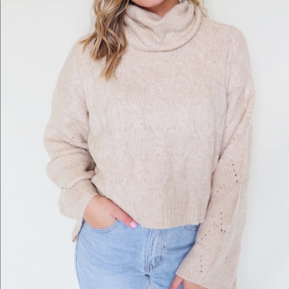 Fluffy Light Brown/Tan Cable Knit Thick Turtle Neck Sweater Sz.L
